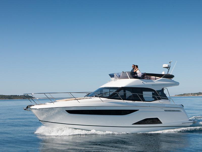 Book yachts online - motorboat - Bavaria R40 - Irina - rent