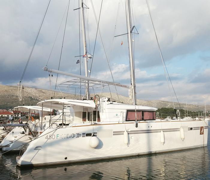 Book yachts online - catamaran - Lagoon 450 F Luxury - BLUE BERRY  - rent