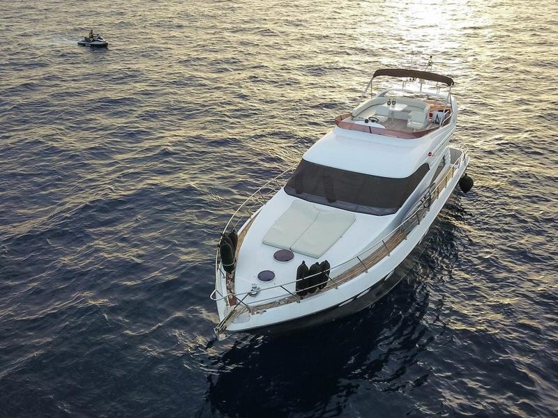 Book yachts online - motorboat - Fairline Squadron 55 - Queen - rent