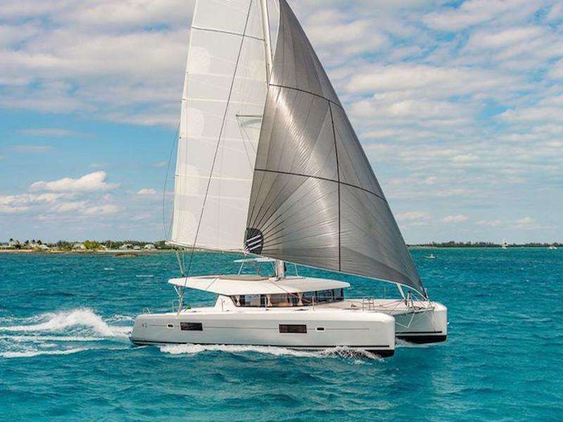 Book yachts online - catamaran - Lagoon 42 - La Fenice - rent