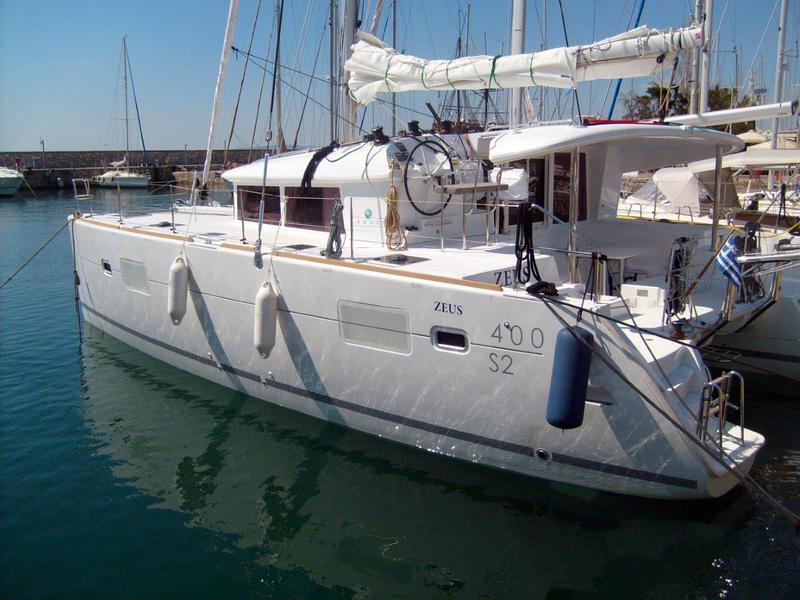 Book yachts online - catamaran - Lagoon 400 - ZEUS (generator, water maker) - rent