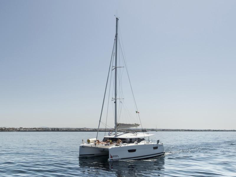Book yachts online - catamaran - Fountaine Pajot Astréa 42 - Astrea (watermaker+generator) - rent