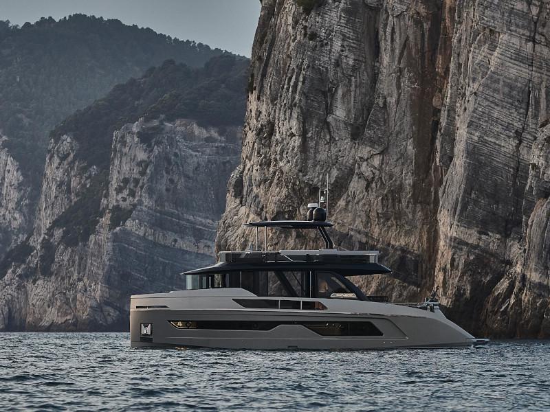 Book yachts online - motorboat - Explorer 62 Fly - Blue Moon - rent