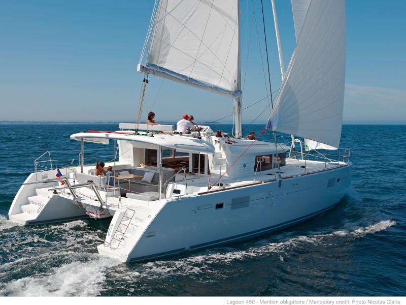 Book yachts online - catamaran - Lagoon 450  Flybridge - FO'S (generator, air condition) - rent