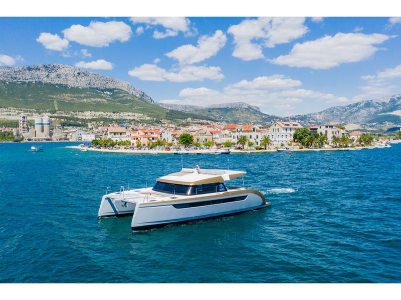Book yachts online - powercatamaran - Luna 49 Power - Luna - rent