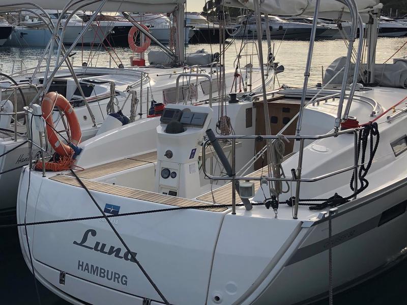 Book yachts online - sailboat - Bavaria 32 - Luna - rent