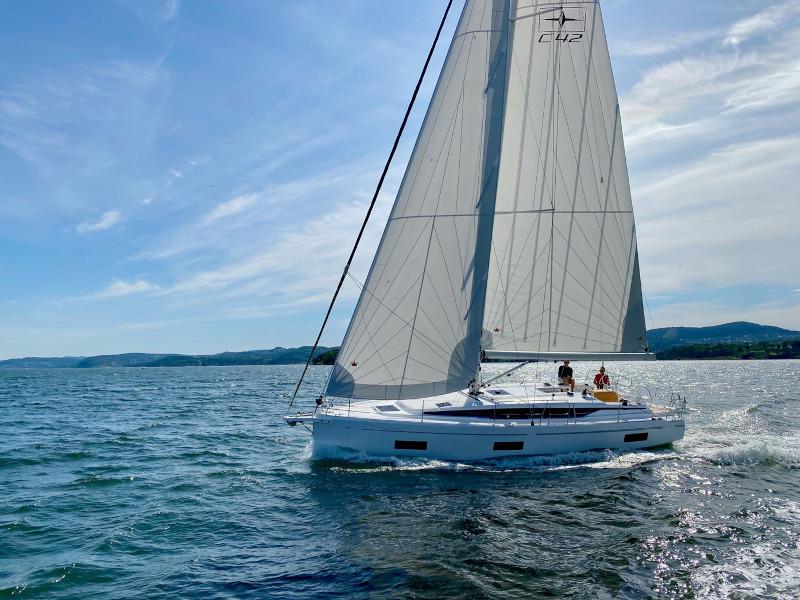 Book yachts online - sailboat - Bavaria C42 - SR VII - rent