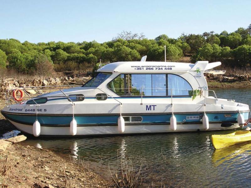 Book yachts online - motorboat - Sedan 1010 - Bettina - rent