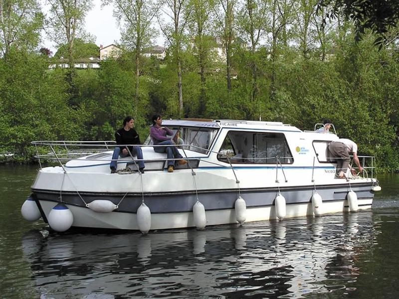 Book yachts online - motorboat - Riviera 920 - Lyz de Buzet - rent