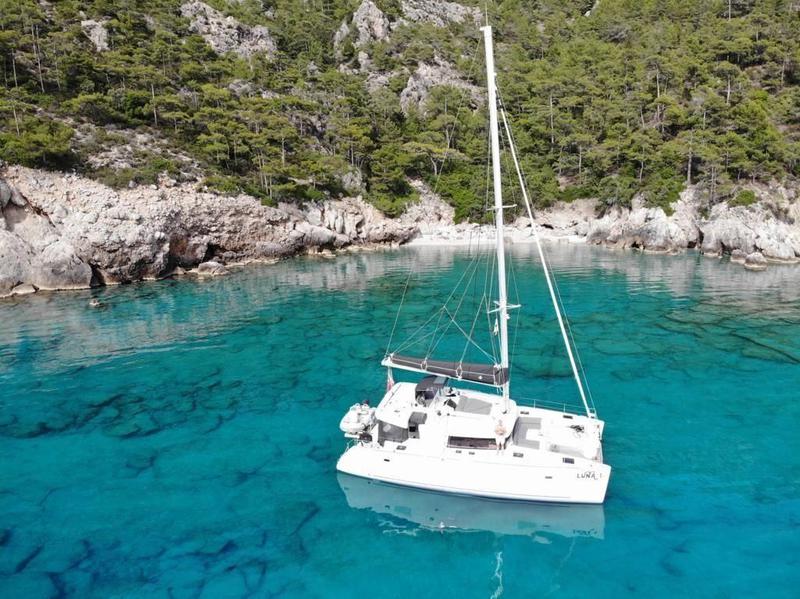 Book yachts online - catamaran - Lagoon 450  Fly - ARP - rent