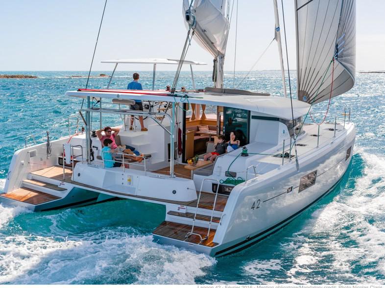 Book yachts online - catamaran - Lagoon 42 12 pax - Neverland - rent