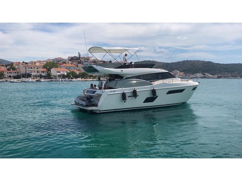 Book yachts online - motorboat - Ferretti 450 - Silver - rent