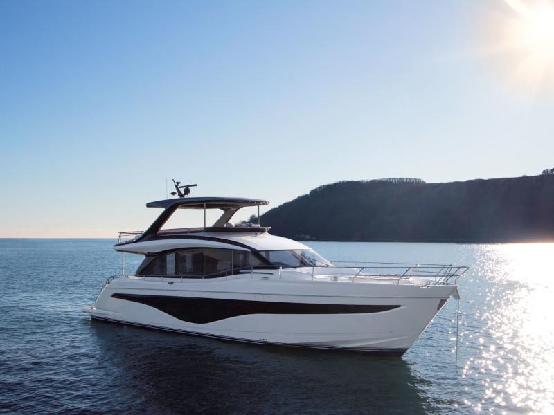 Book yachts online - motorboat - Princess Y72 - no name - rent
