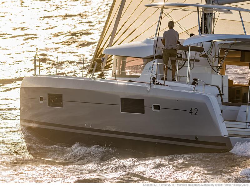 Book yachts online - catamaran - Lagoon 42 A/C &amp; GEN. - WHITE PEARL - rent