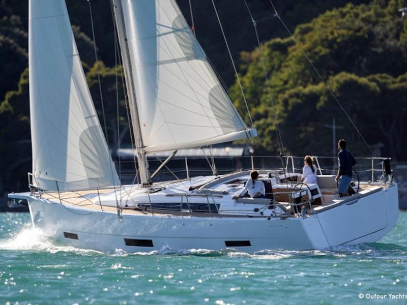 Book yachts online - sailboat - Dufour 390 - Matilda - rent