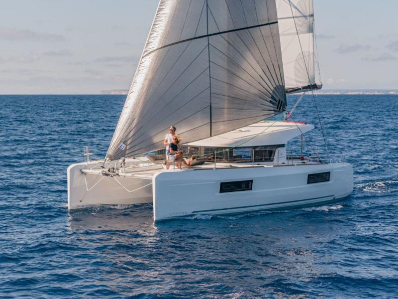 Book yachts online - catamaran - Lagoon 40 - Solentia - rent