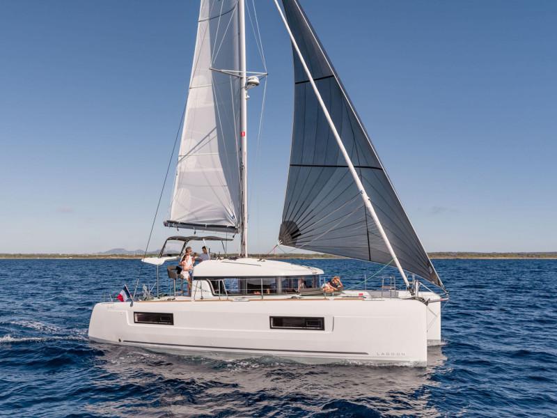Book yachts online - catamaran - Lagoon 40 - GOA 9 - rent