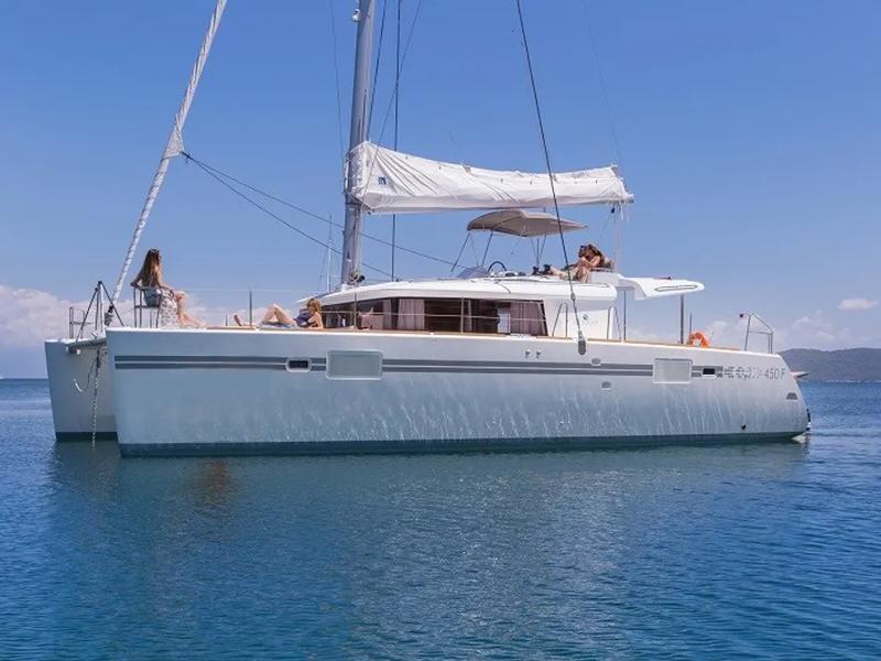 Book yachts online - catamaran - Lagoon 450  Fly - GIN TONIC (generator, air condition, water maker) - rent