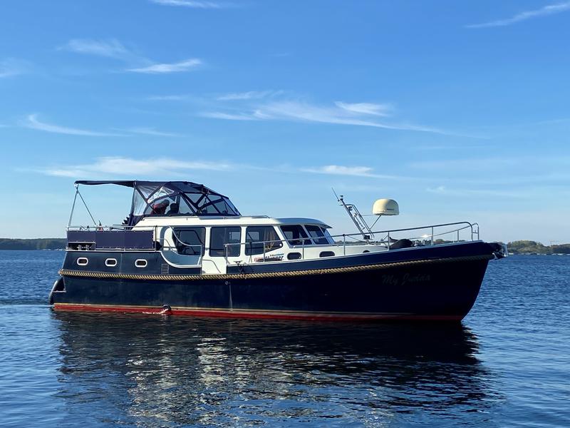 Book yachts online - motorboat - Gruno 38 Classic - Atlantic - rent