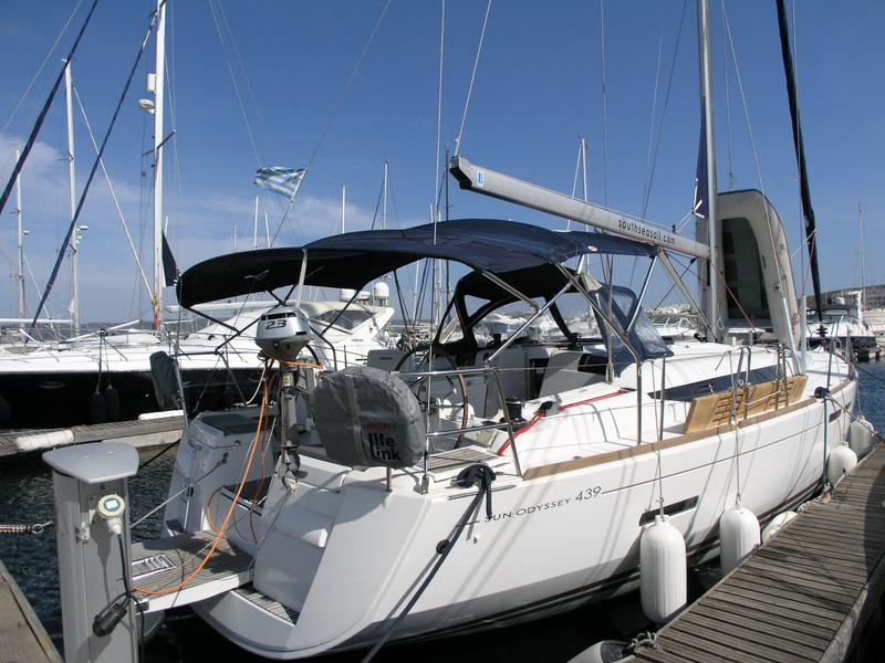 Book yachts online - sailboat - Sun Odyssey 439 - Captain Ginos - rent