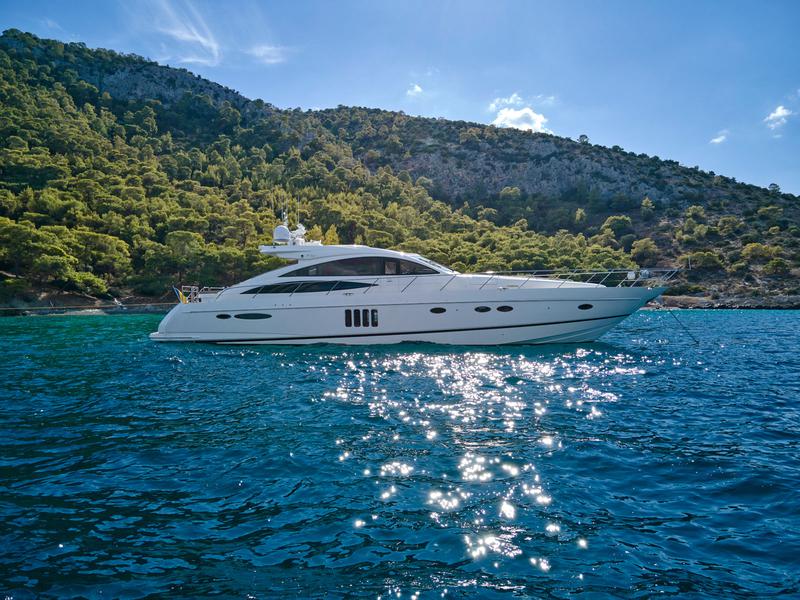 Book yachts online - motorboat - Princess V70 - Estia One - rent