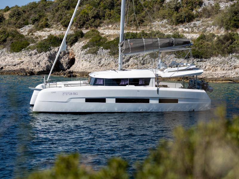Book yachts online - catamaran - Dufour 48 Catamaran - NAMI NORI - COLOUR HULL, AC+GEN., UNDERWATER LIGHTS - rent