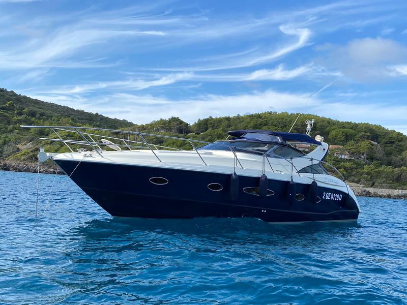 Book yachts online - motorboat - Atlantis 39 - G&amp;K - rent