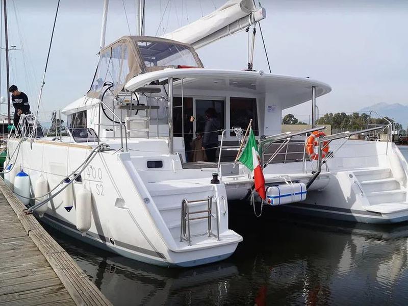 Book yachts online - catamaran - Lagoon 400 S2 - Caciarda - rent
