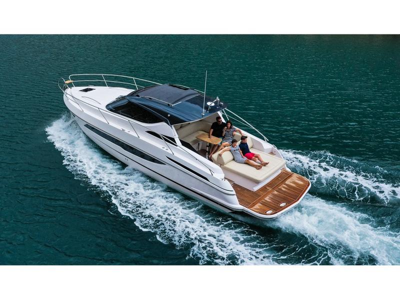Book yachts online - motorboat - Focus Power 36 Hard Top - NEW - rent